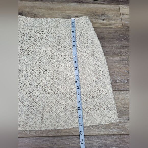 LOFT cream colored lace skirt size 2 - Picture 9 of 10